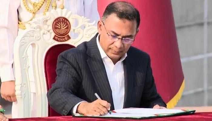 গণতন্ত্রের অগ্রযাত্রাকে সুসংহত করতে সরকার প্রতিশ্রুতিবদ্ধ: প্রধানমন্ত্রী